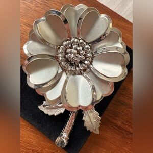 Vintage Silver Tone Floral Flower Brooch Pin